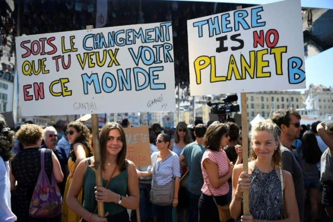 Banderoles de manifestants appelant à lutter contre le réchauffement climatique, lors de la marche pour le climat, à Marseille le 8 septembre 20180