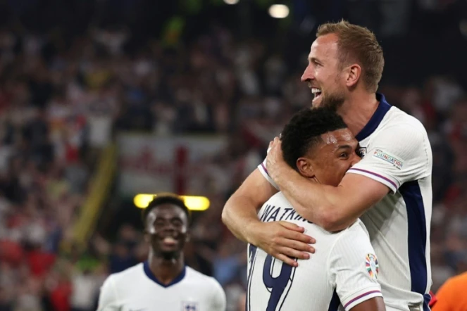 Les buteurs anglais Harry Kane (d) et Ollie Watkins contre les pays-Bas en demi-finale de l'Euro, le 10 juillet 2024 à Dortmund