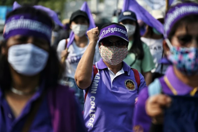 Des militantes et des syndicalistes manifestent à l'occasion de la journée internationale des droits des femmes, le 8 mars 2020 à Bangkok, en Thaïlande