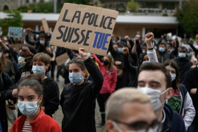 Manifestation contre les violences policières à Lausanne, en Suisse, le 13 juin 2020