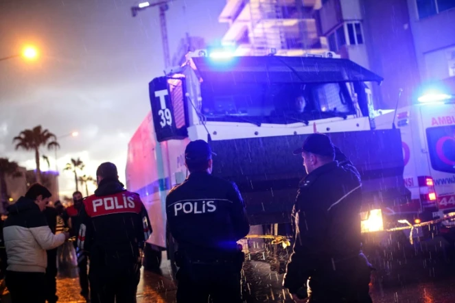 Des policiers sur le lieu de l'attentat commis le 5 janvier 2017 à Izmir