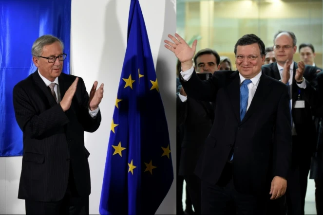 L'ex-président de la Commission européenne Jose Manuel Barroso (D) et son successeur Jean-Claude Juncker, le 30 octobre 2014, à Bruxelles