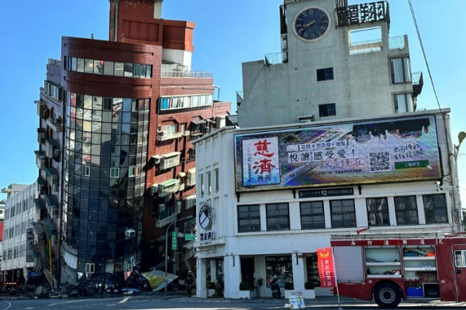 Un bâtiment endommagé à Hualien le 3 avril 2024, après un important tremblement de terre qui a frappé l'est de Taïwan, publié par un internaute sous le nom de Way