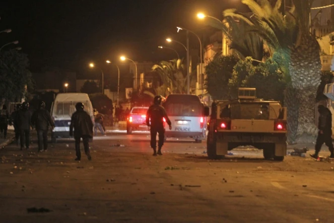 La police tunisienne traque les manifestants à Siliana dans le nord de la Tunisie dans la nuit du 11 au 12 janvier 2018