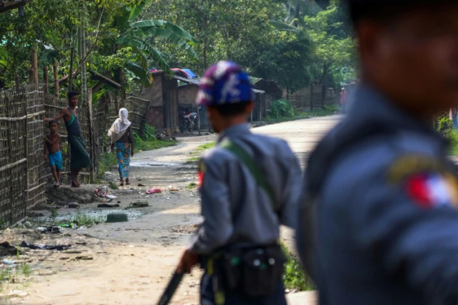 La police birmane a ouvert le feu sur une foule de nationalistes bouddhistes en colère, tuant sept manifestants dans une région sous très haute tension, théâtre de violences contre les musulmans rohingyas