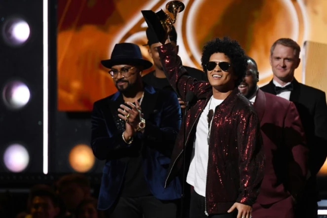 Bruno Mars reçoit le Grammy pour l'album de l'année le 28 janvier à New York