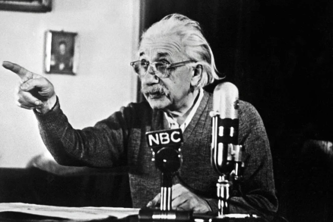 Le physicien Albert Einstein, le 14 février 1950, lors de son 75e anniversaire, à l'université de Princeton, dans le New Jersey