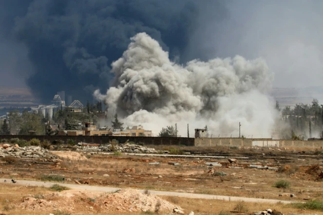 Des frappes des forces pro-Assad sur des positions rebelles à Alep (Syrie), le 18 août 2016