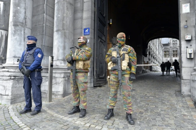 Des militaires belges devant le tribunal de Liège le 24 novembre 2015