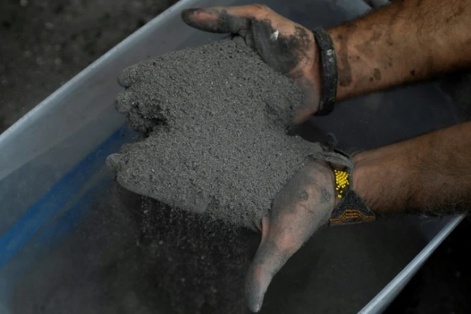 Cendres de l'Amazonie servant pour la fresque de Mundano à Sao Paulo, le 13 octobre 2021