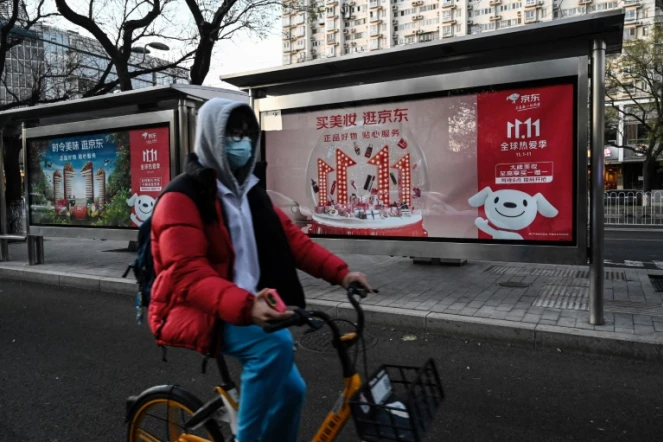 Une publicité à Pékin, le 10 novembre 2021, vantant des promotions faites à l'occasion de la "Fête des célibataires", célébrée chaque 11 novembre en Chine