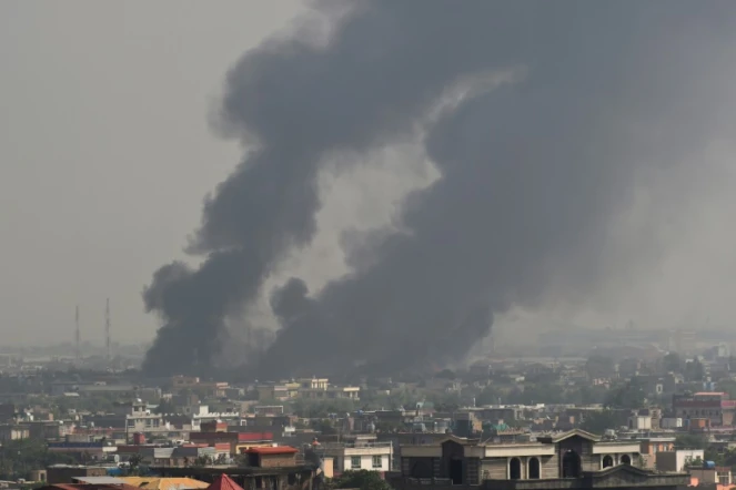 De la fumée au-dessus de la ville de Kaboul après une forte explosion, le 3 septembre 2019 en Afghanistan
