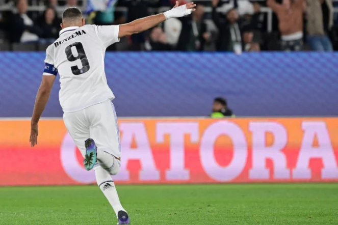 L'attaquant français du Real Madrid Karim Benzema après avoir marqué le second but de Madrid contre Francfort lors de la Supercoupe de l'UEFA le 10 aôut 2022 à Helsinki en Finlande 