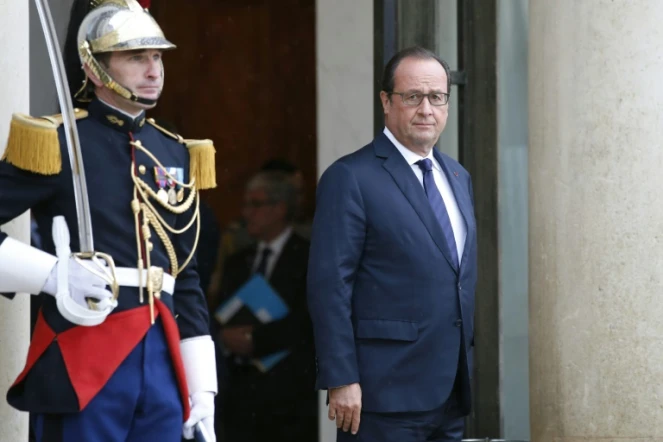 Le président François Hollande sur le perron de l'Elysée le 22 septembre 2015 à Paris