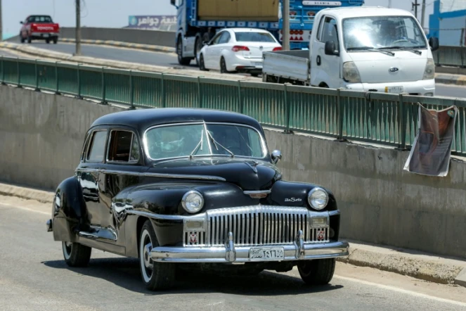 Une automobile DeSoto de 1948 (Chrysler) restaurée, dans une rue de la localité d'Alexandrie, dans la province de Babel, le 27 mai 2025 en Irak


