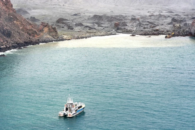 Des plongeurs recherchent samedi 14 décembre des corps de victimes de l'éruption d'un volcan sur White Island, une île néo-zélandaise