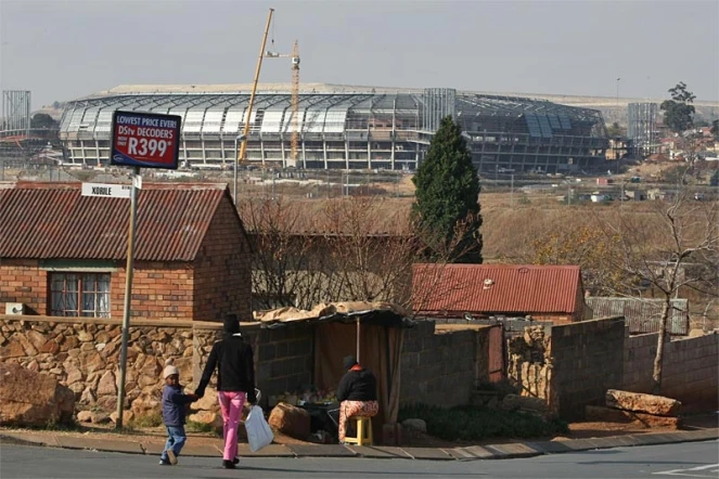 Vue sur le stade de Johannesburg depuis Soweto