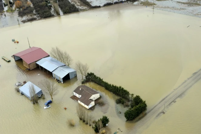 Vue aérienne prise le 3 mars 2010 du village inondé de L'Aiguillon-sur-Mer 4 jours après la tempête Xynthia