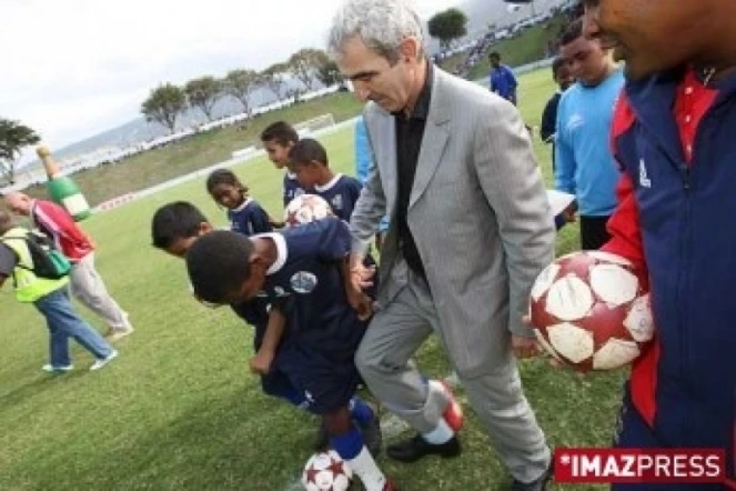 Lors d'une visite à La Réunion de Raymond Domenech, entraineur de l'Équipe de France de football