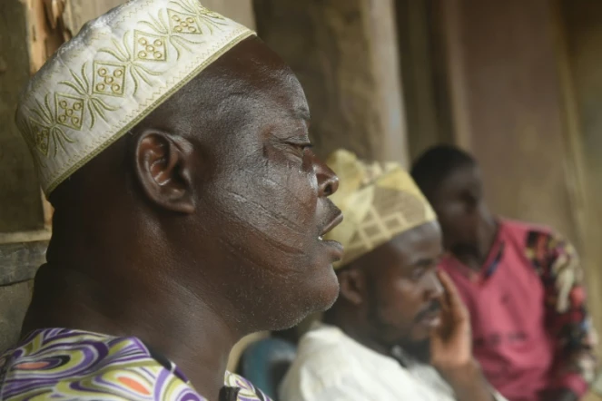 Homme portant des scarifications rituelles à Ibadan, dans le sud-ouest du Nigeria