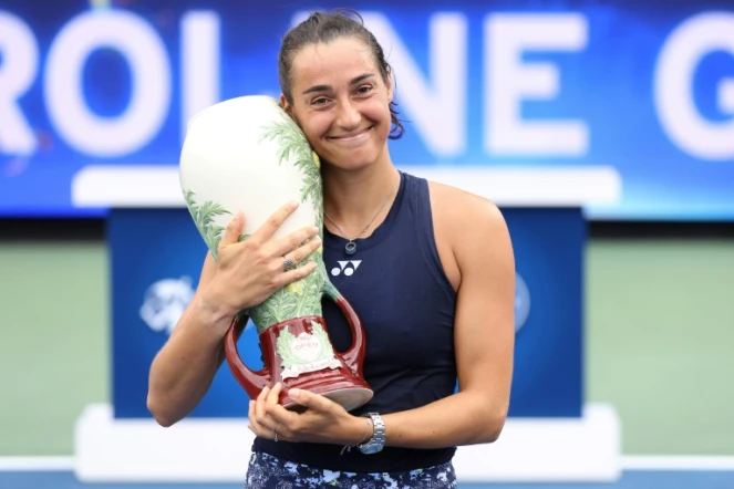 La Française Caroline Garcia, tout sourire, après sa victoire en finale de Cincinnati, le 21 août 2022