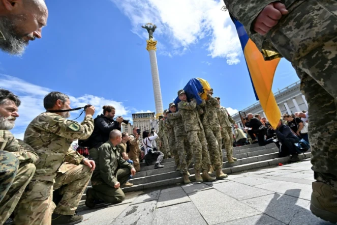 Funérailles d'un soldat ukrainien tué au combat, à Kiev, le 22 juin 2022