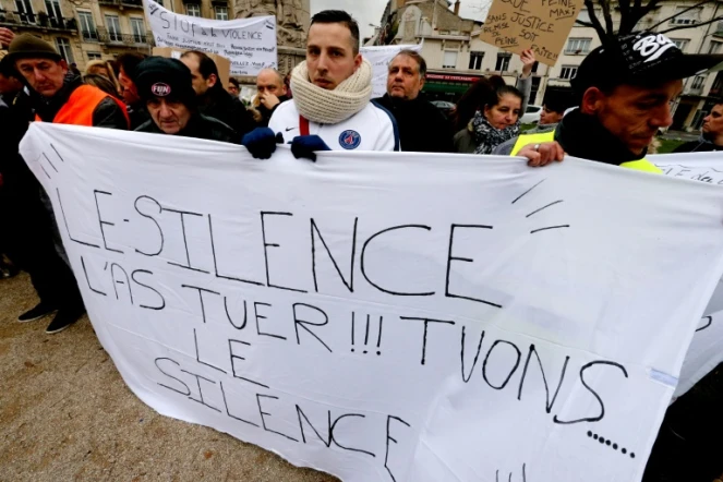 "Le silence l'a tué, tuons le silence" manifestation pour Tony, trois ans, battu à mort par son beau-père, à Reims, le 19 décembre 2016