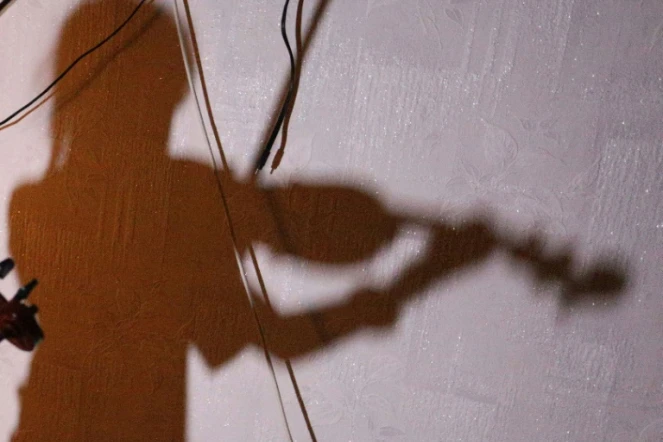 Depuis le début de l'invasion russe, des violonistes se battent sur le front de la musique, parfois depuis leur sous-sol, à travers leur "arme de résistance"