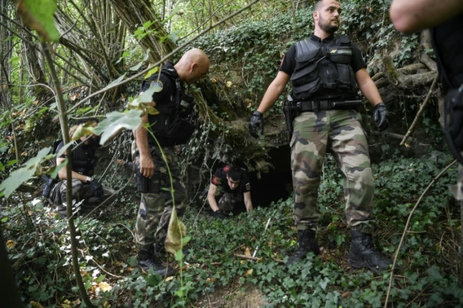 Les gendarmes à la recherche de Maëlys dans les bois aux alentours de Pont-de-Beauvoisin, le 30 août 2017