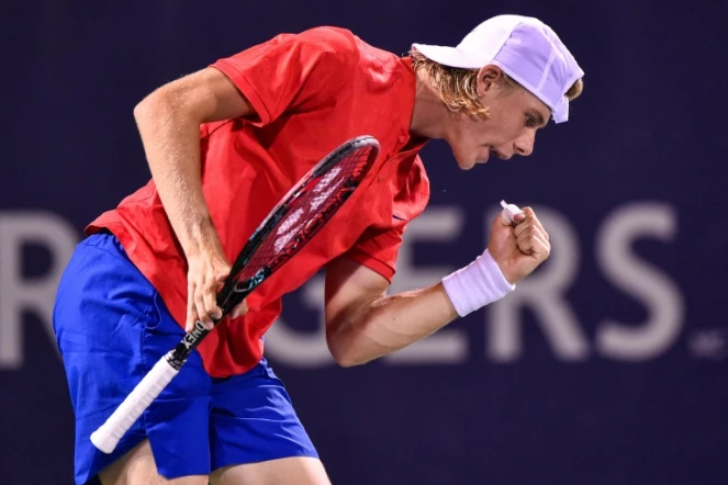 Le jeune Canadien, Denis Shapovalov, pendant son match victorieux contre Rafael Nadal, à Montréal, le 10 août 2017