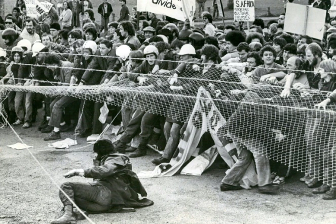 Photo du New Zealand Herald, le 25 juillet 1981, d'une manifestation à Hamilton, en Nouvelle-Zélande, contre la tournée de l'équipe sud-africaine des Springboks
