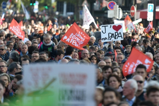 Des manifestants opposés à la PMA pour toutes le 6 octobre 2019 à Paris