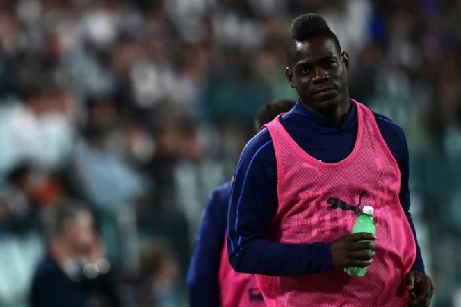 L'attaquant international italien Mario Balotelli à l'échauffement avant un match amical contre les Pays-Bas, le 4 juin 2018 à Turin