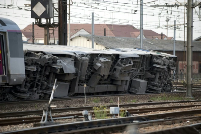 Le train Paris-Limoges qui a déraillé en gare de Brétigny-sur-Orge, le 12 juillet 2013 près de Paris