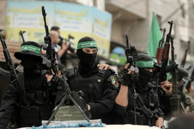 Des membres du groupe islamiste palestinien Hamas aux funérailles d'un de leurs camarades, à Deir al-Balah, à Gaza, le 06 mai 2018 