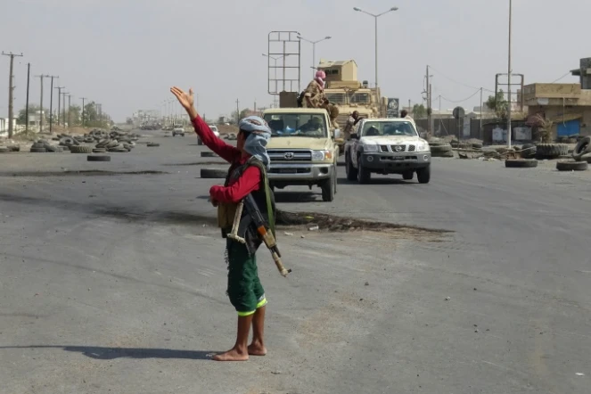 Les forces pro-gouvernementales yéménites à l'entrée du port de Hodeida, le 29 décembre 2018