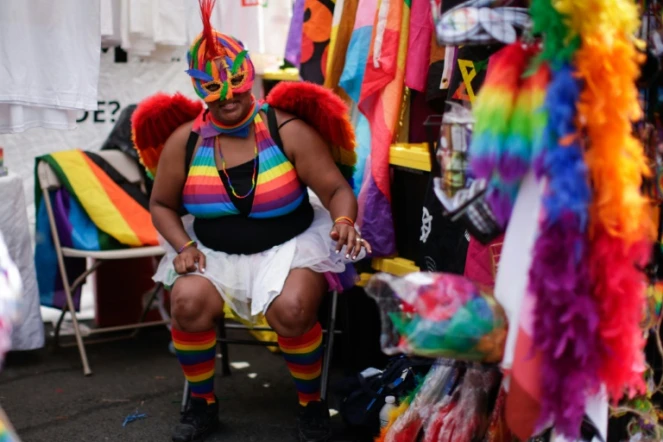 Une hôtesse d'un stand à la Harlem Pride, à New York