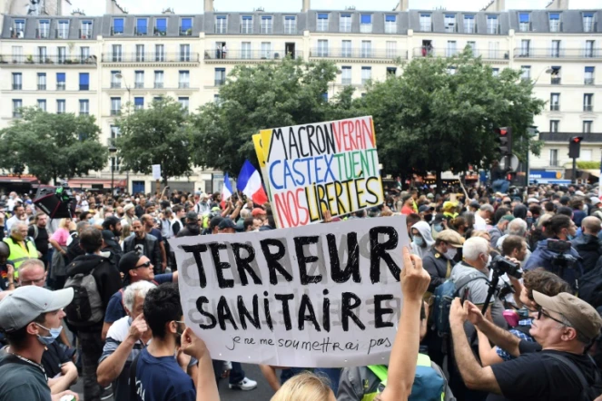 Des manifestants contre le pass sanitaire à Paris, le 31 juillet 2021