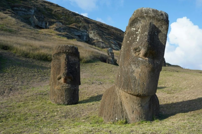 Des moai, staues géantes de l'île de Pâques, au milieu du Pacifique, à 3.500 km des côtes chiliennes, le 5 août 2022
