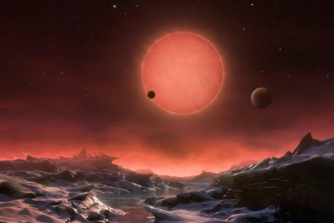 Illustration artistique imaginant la vue depuis l'une des planètes du système Trappist-1, à 40 années-lumière de la Terre, fournie en février 2018 par l'Observatoire européen austral (ESO)