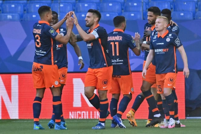 Les joueurs de Montpellier fêtent leur victoire sur Strasbourg à l'issue du match de Ligue 1 à la Mosson, le 22 novembre 2020