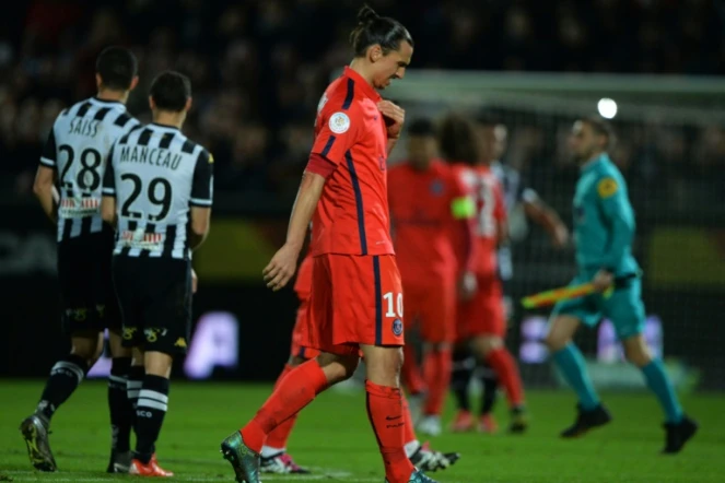 Zlatan Ibrahimovic et le PSG repartent d'Angers sans victoire, le 1er décembre 2015 au stade Jean-Bouin