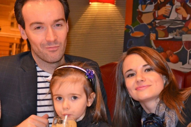 Le directeur de l'Alliance française d'Irkoutsk, Yoann Barbereau, aux côtés de son épouse et de sa fille le 31 décembre 2012 en Russie, dans une photo fournie par sa famille