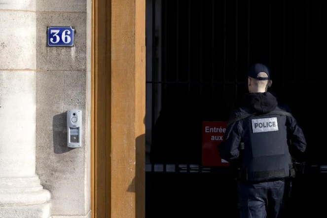 Un policier devant le 36 Quai des Orfèvres à Paris, le 6 février 2015