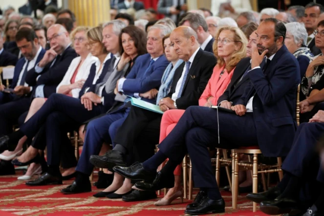 Les membres du gouvernement d'Edouard Philippe écoute le président français Emmanuel Macron lors de la conférence des ambassadeurs, à l'Elysée, le 27 août 2018