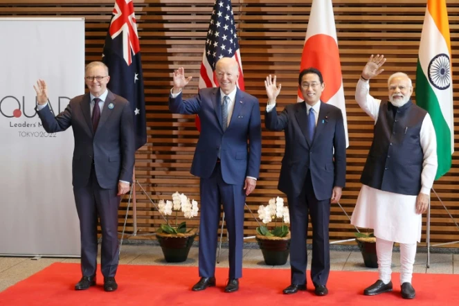 Le Premier australien Anthony Albanese (G), le président américain Joe Biden, le Premier ministre japonais Fumio Kishida et le Premier ministre indien Narendra Modi (D) avant le sommet du Quad à Tokyo le 24 mai 2022