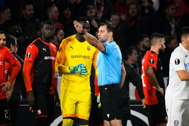 Le gardien de Rennes Edouard Mendy expulsé dès le début du match contre Cluj, en Ligue Europa, le 24 octobre 2019 au Roazhon Park