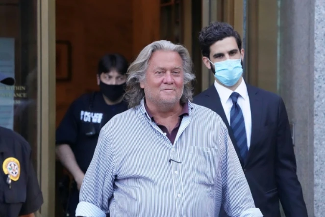 Steve Bannon, ex-conseiller de Donald Trump, à sa sortie du tribunal fédéral de Manhattan le 20 aout, où il a été formellement inculpé de fraude et blanchiment d'argent