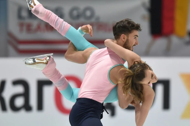 Les danseurs français Gabriella Papadakis et Guillaume Cizeron lors de la danse rythmique à l'Euro de patinage artistique, le 23 janvier 2020 à Graz