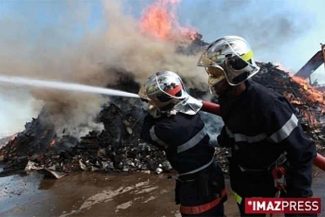 Pompiers intervenant sur un incendie (Photo d'archive)